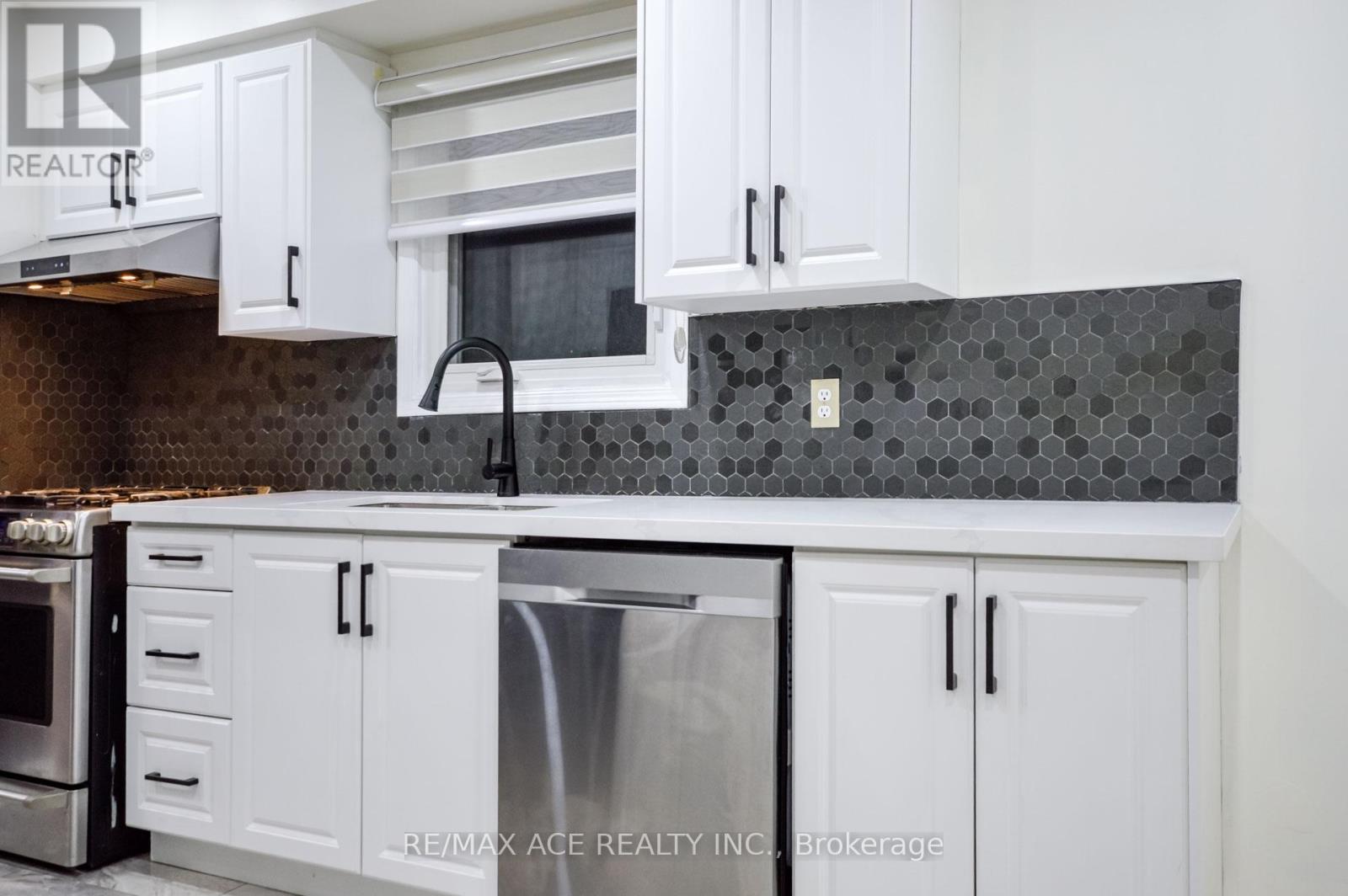 475 Wallenberg Crescent, Mississauga, Ontario  L5B 3M2 - Photo 12 - W12578376