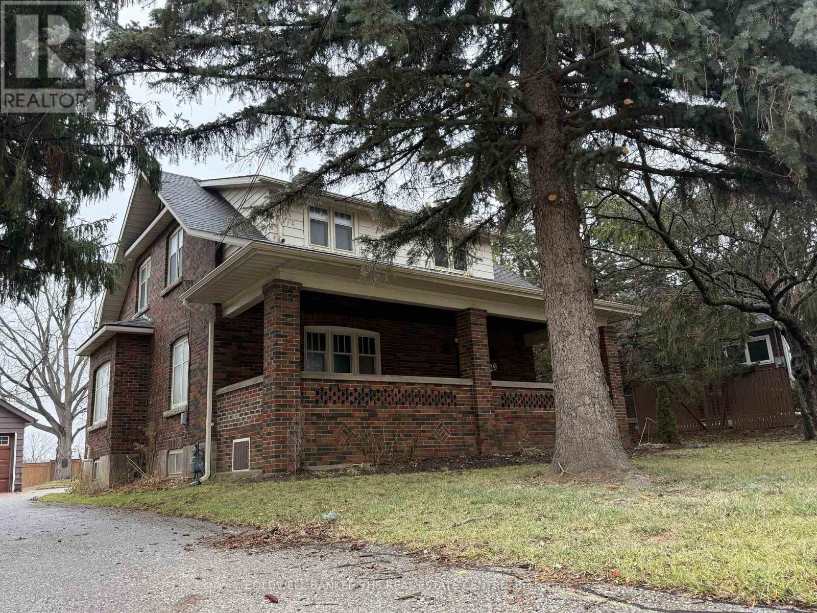 29 BOLTON AVENUE, Newmarket, Ontario