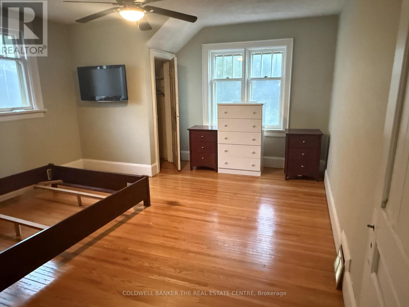 29 Bolton Avenue, Newmarket, Ontario  L3Y 2X3 - Photo 10 - N12592250