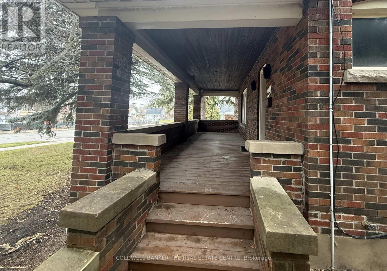 29 Bolton Avenue, Newmarket, Ontario  L3Y 2X3 - Photo 3 - N12592250