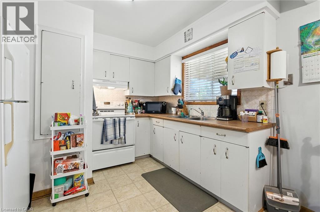 34 Shotwell Street, Welland, Ontario  L3C 1N8 - Photo 4 - 40766306