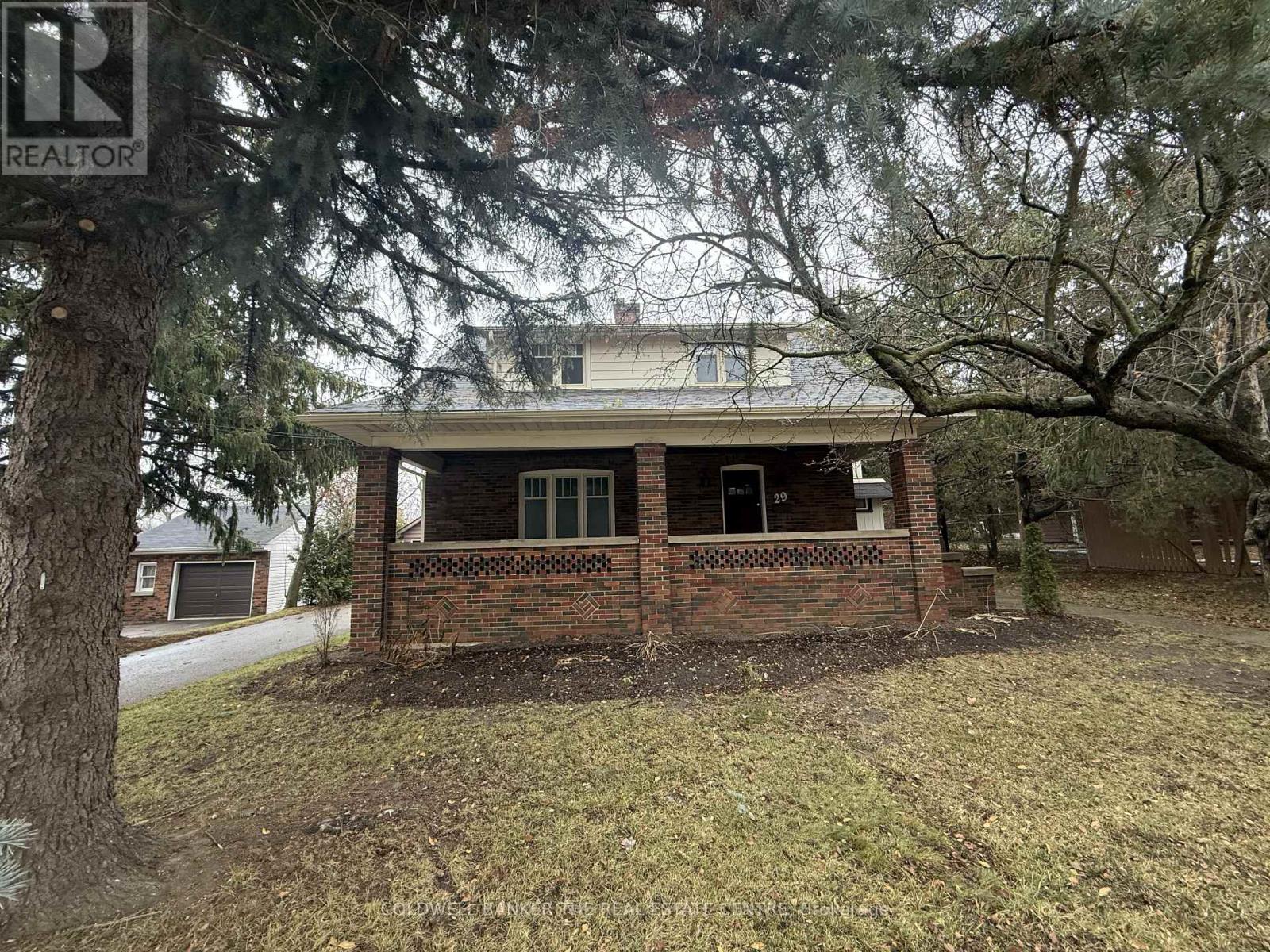 29 Bolton Avenue, Newmarket, Ontario  L3Y 2X3 - Photo 2 - N12592250