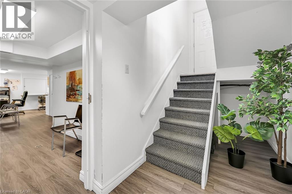 866 Main Street E, Hamilton, Ontario  L8M 1L9 - Photo 11 - 40775909