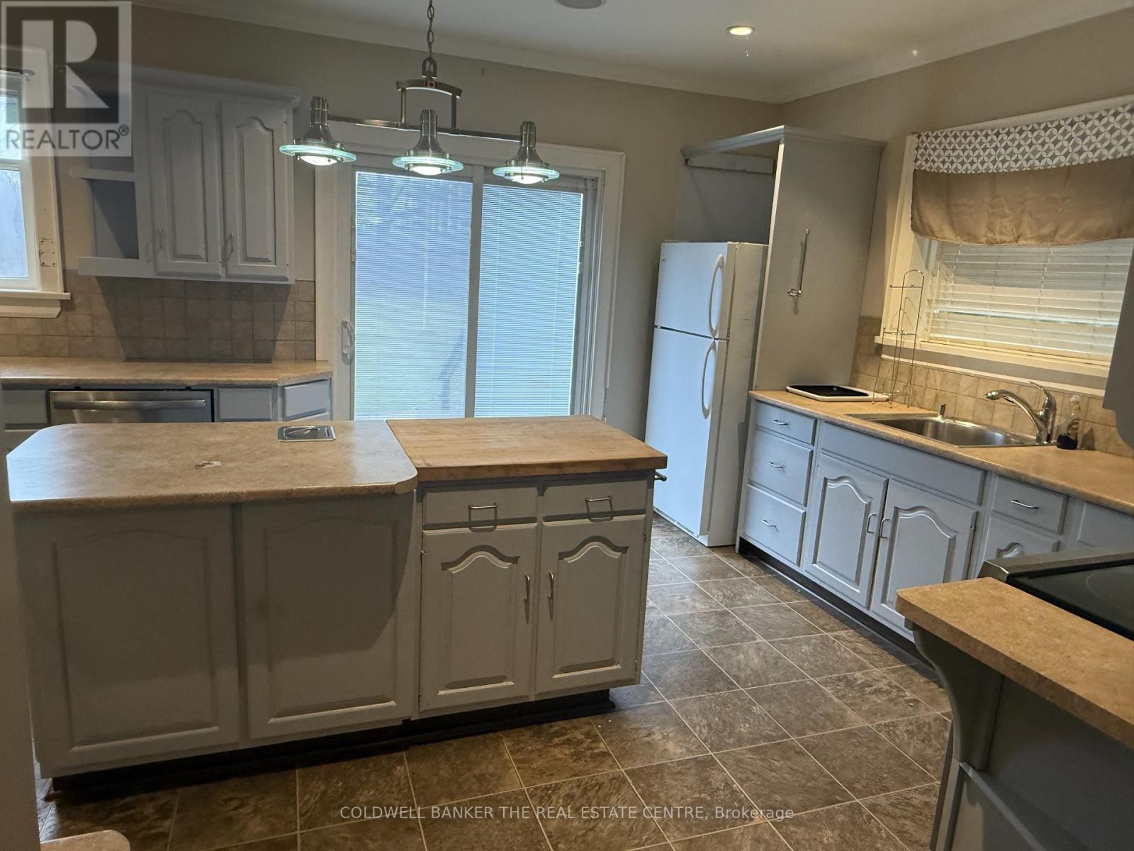 29 Bolton Avenue, Newmarket, Ontario  L3Y 2X3 - Photo 8 - N12592250