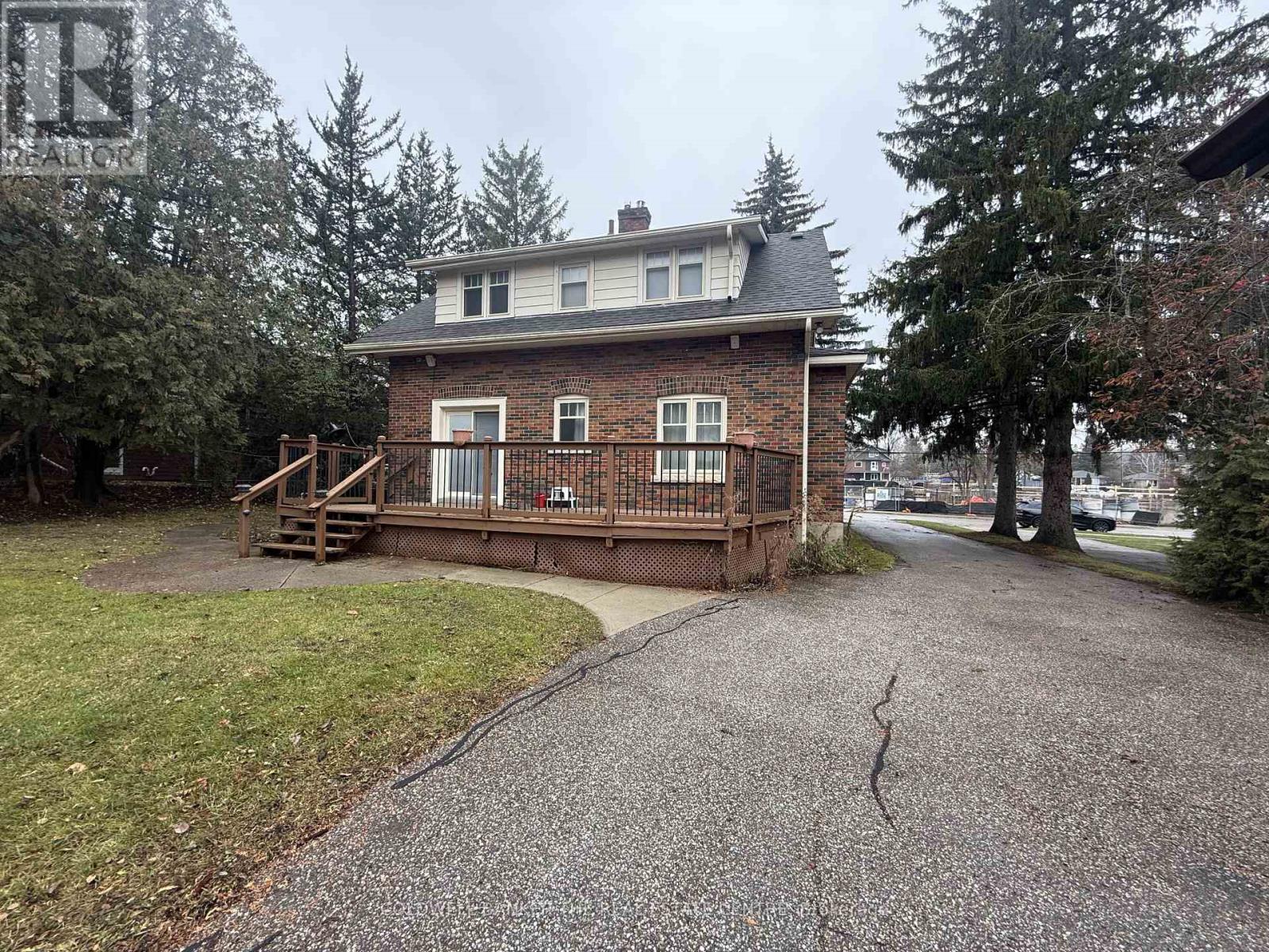 29 Bolton Avenue, Newmarket, Ontario  L3Y 2X3 - Photo 5 - N12592250