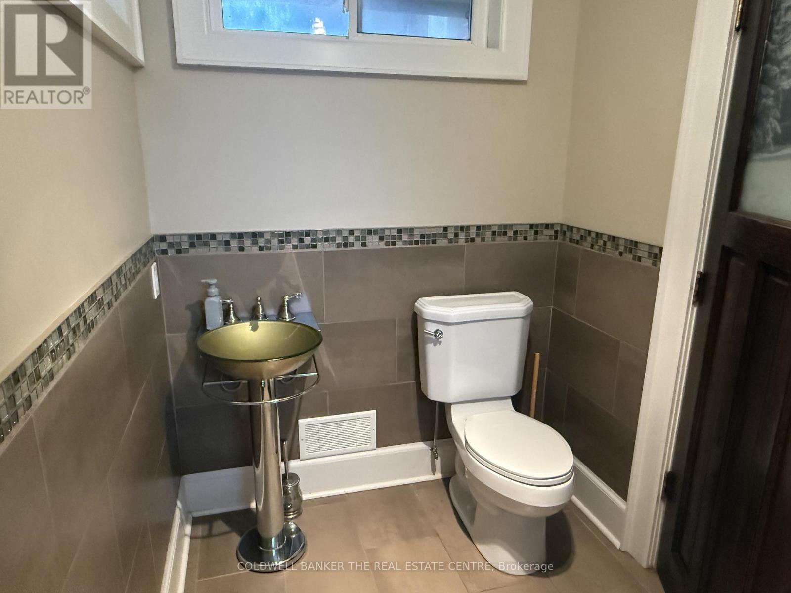 29 Bolton Avenue, Newmarket, Ontario  L3Y 2X3 - Photo 9 - N12592250