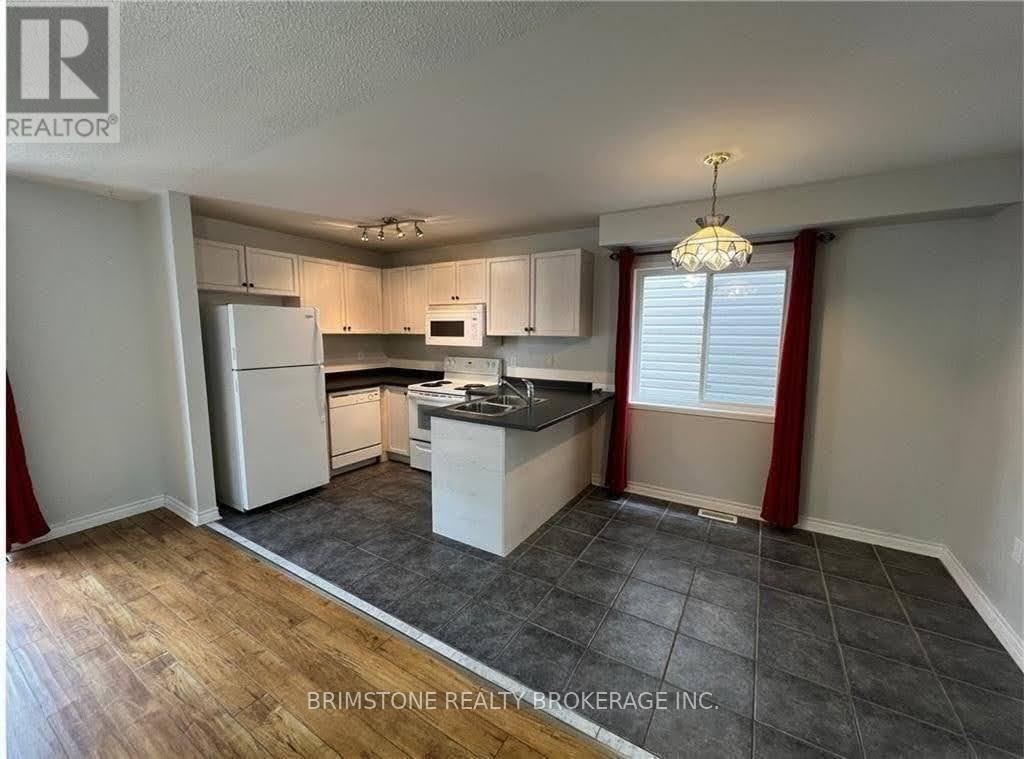 52 Admiral Crescent, Essa, Ontario L0M 1B4 - Photo 4 - N12592396