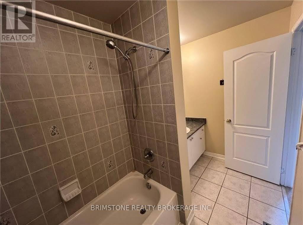 52 Admiral Crescent, Essa, Ontario L0M 1B4 - Photo 13 - N12592396