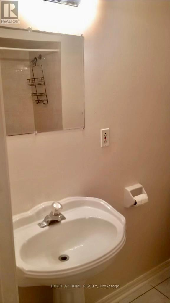 Bsmt - 8 Goldene Way, Toronto, Ontario M1C 5H3 - Photo 4 - E12592824