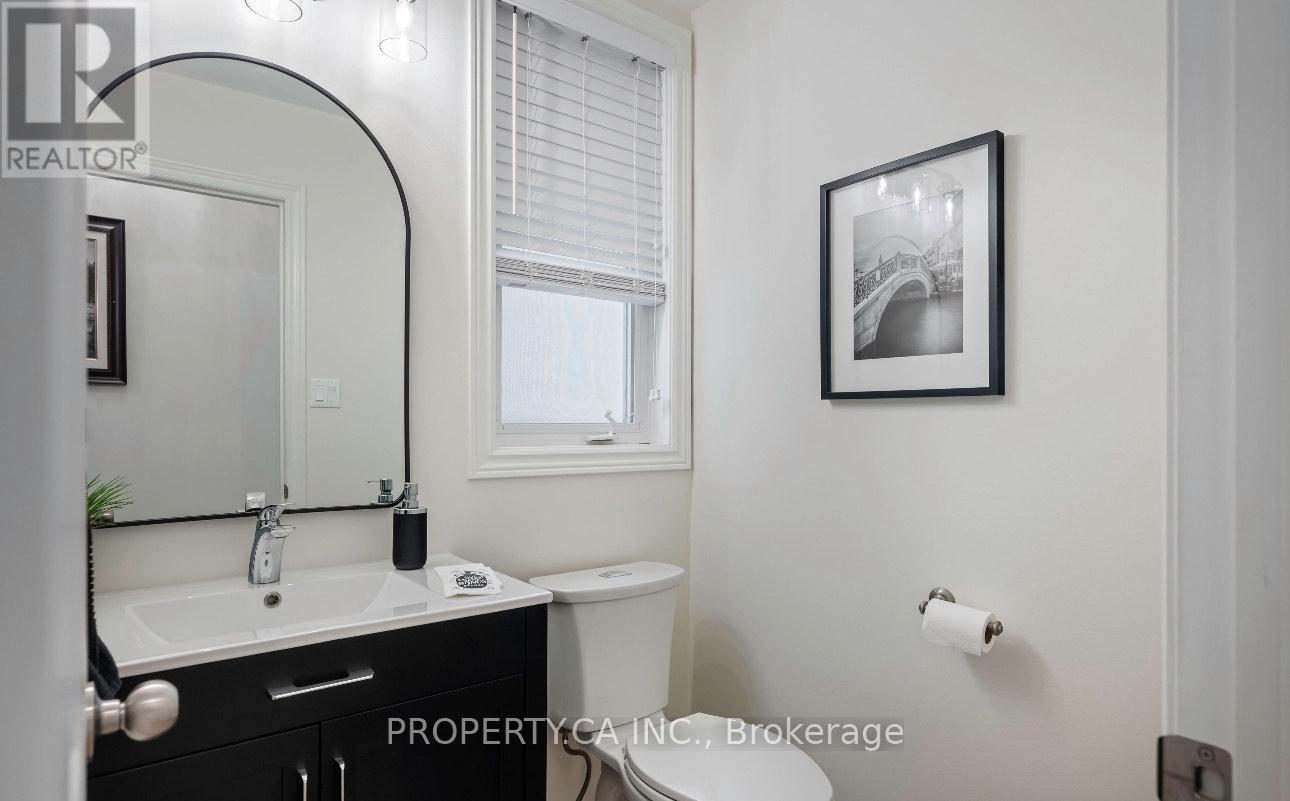 8 Homerton Avenue, Richmond Hill, Ontario  L4E 0V9 - Photo 6 - N12592456