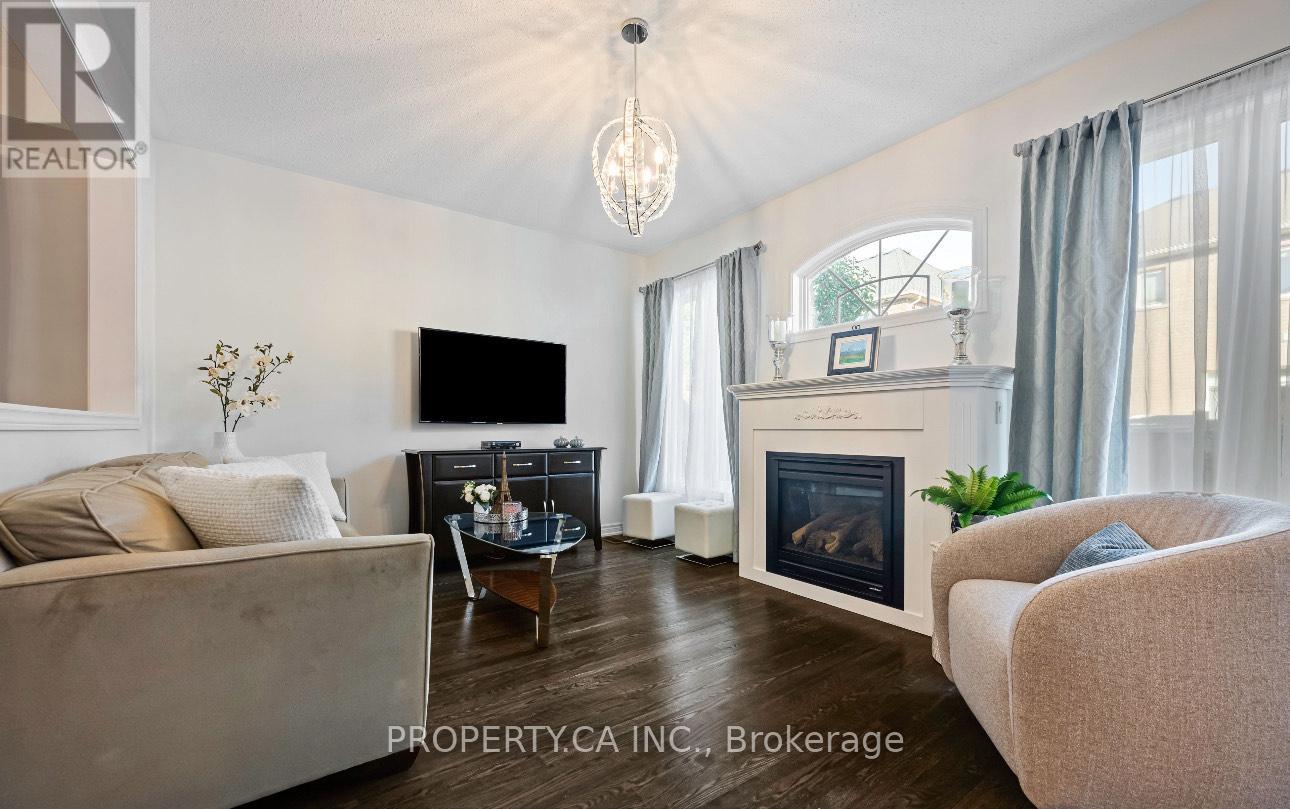 8 Homerton Avenue, Richmond Hill, Ontario  L4E 0V9 - Photo 11 - N12592456