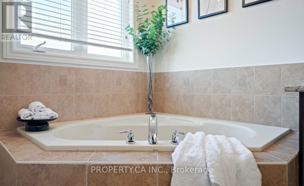 8 Homerton Avenue, Richmond Hill, Ontario  L4E 0V9 - Photo 36 - N12592456