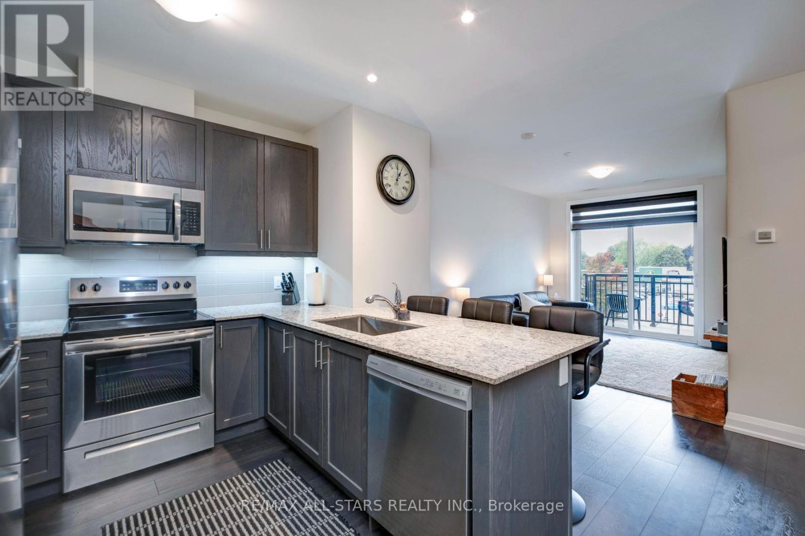 5917 Main Street, Whitchurch-Stouffville, Ontario  L4A 2Z9 - Photo 2 - N12592468