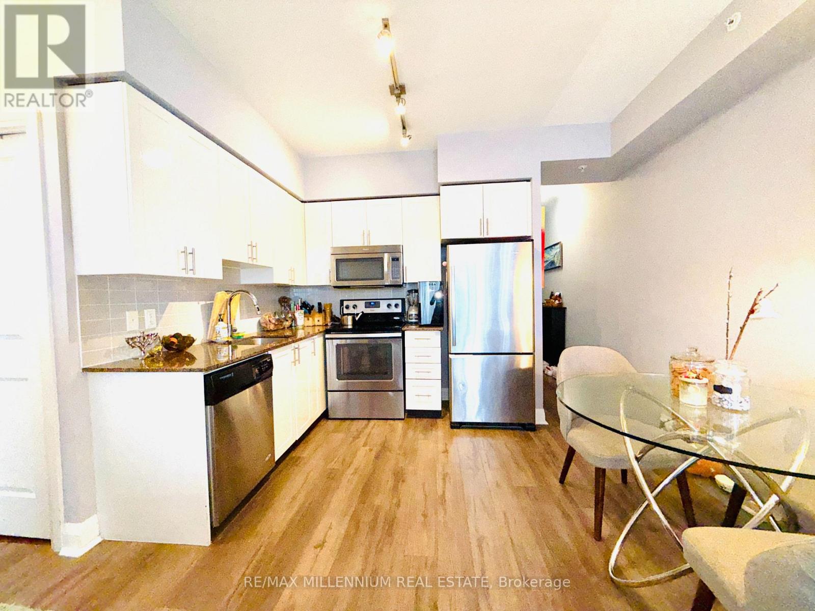 1415 - 85 North Park Road, Vaughan, Ontario  L3T 1S1 - Photo 2 - N12592466