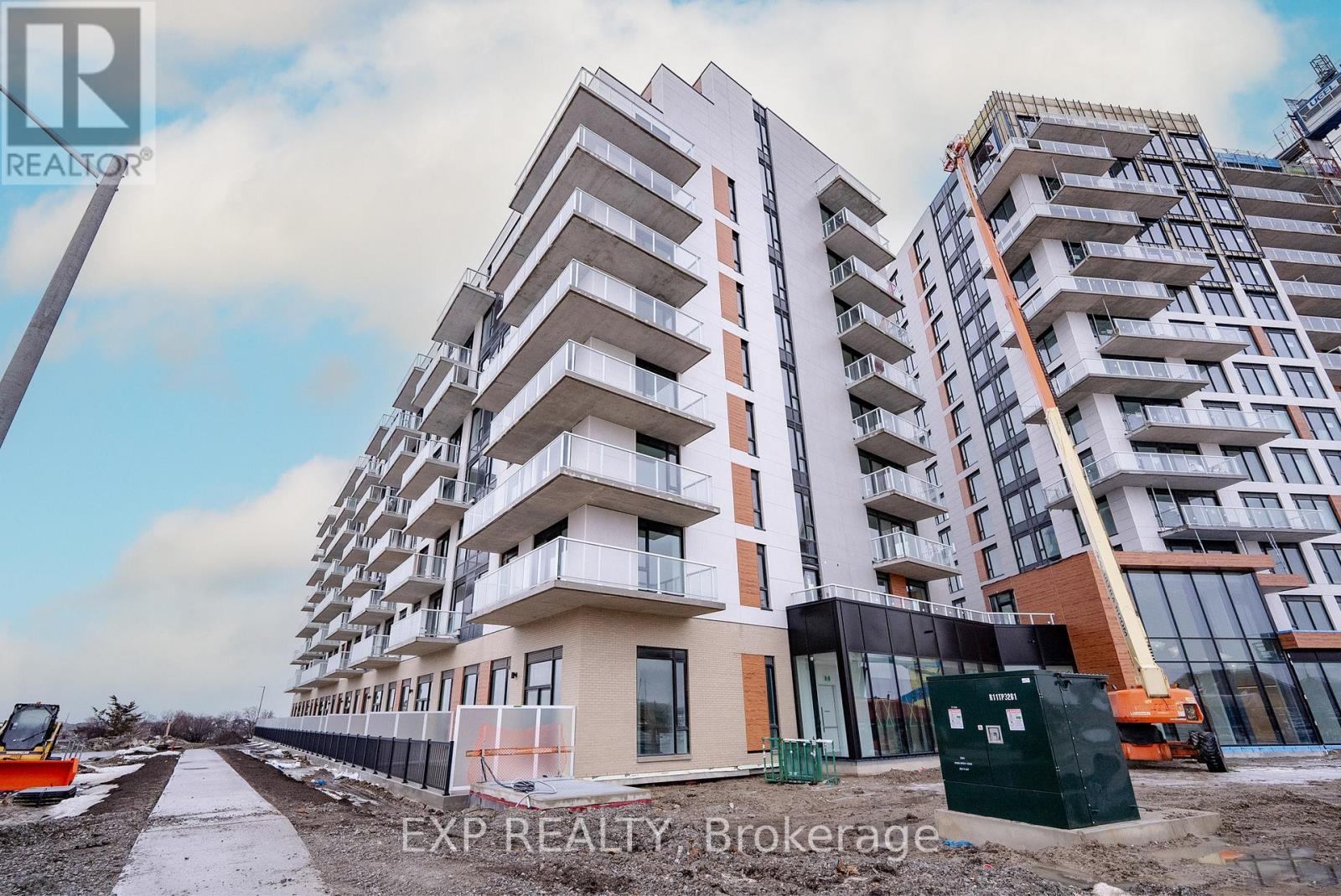 409 - 6 David Eyer Road, Richmond Hill, Ontario  L4S 0N5 - Photo 1 - N12592498