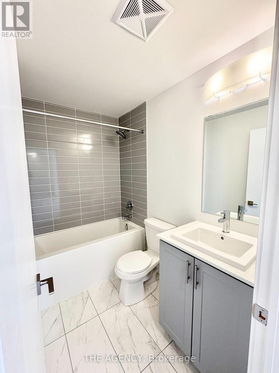 15 - 14 Lytham Green Circle, Newmarket, Ontario L3Y 0H3 - Photo 4 - N12592554