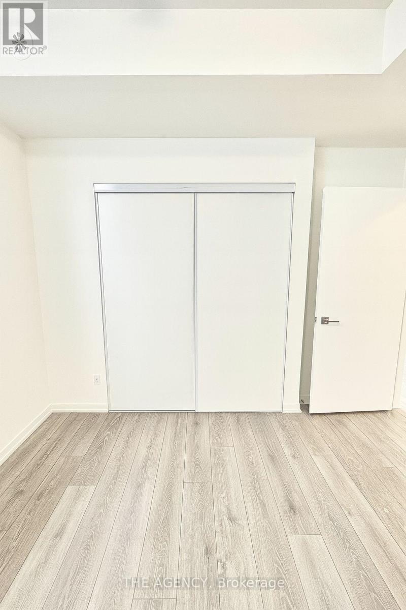 15 - 14 Lytham Green Circle, Newmarket, Ontario L3Y 0H3 - Photo 8 - N12592554