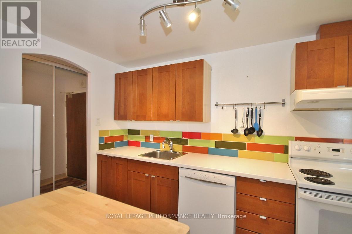 1702 - 1025 Richmond Road, Ottawa, Ontario K2B 8G8 - Photo 25 - X12592850