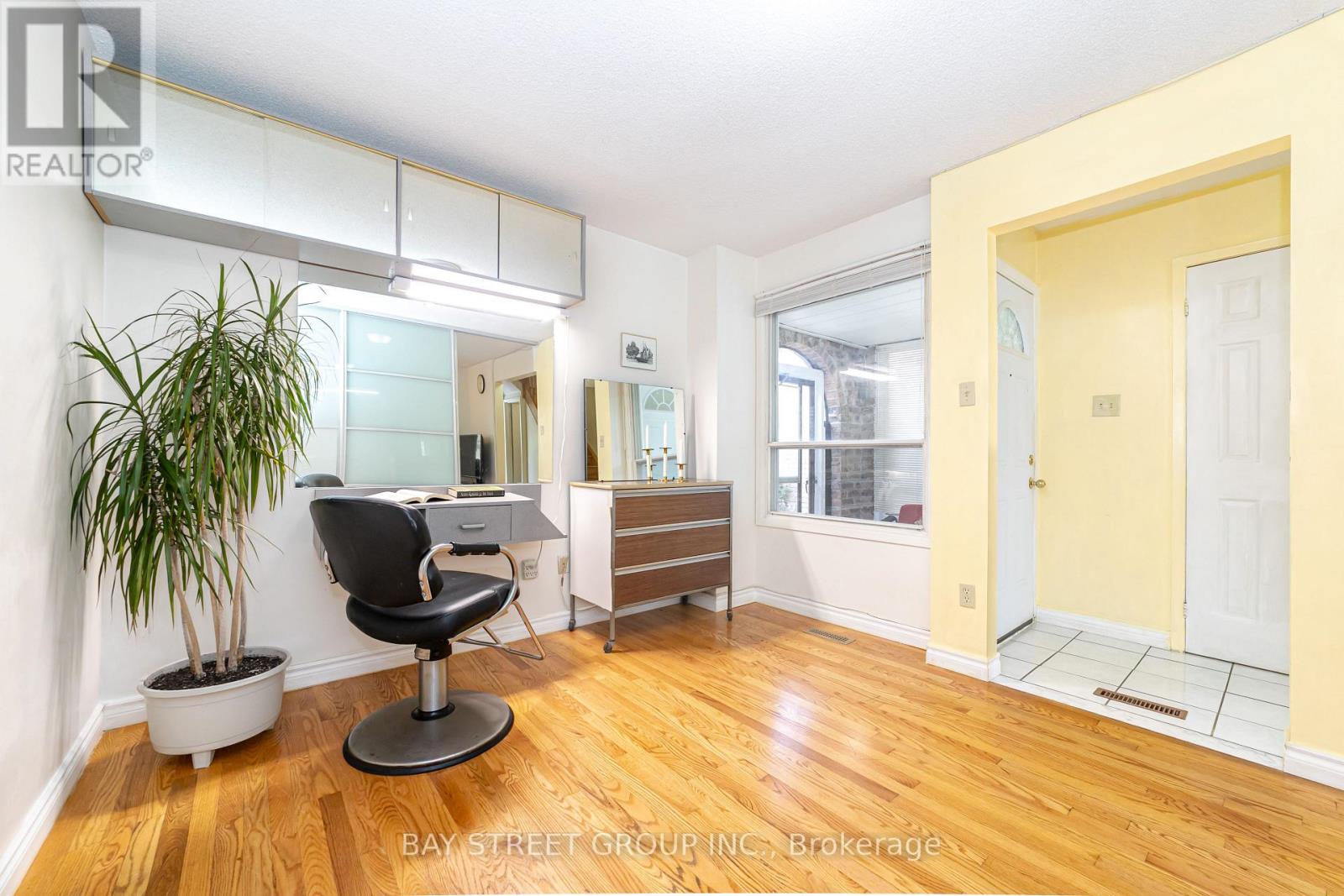 61 Mabley Crescent, Vaughan, Ontario L4J 2Z7 - Photo 5 - N12592586