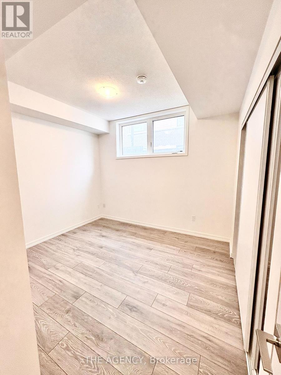 15 - 14 Lytham Green Circle, Newmarket, Ontario L3Y 0H3 - Photo 6 - N12592554