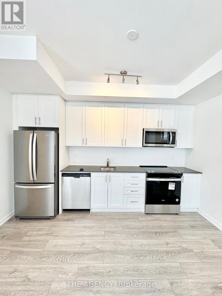 15 - 14 Lytham Green Circle, Newmarket, Ontario L3Y 0H3 - Photo 3 - N12592554