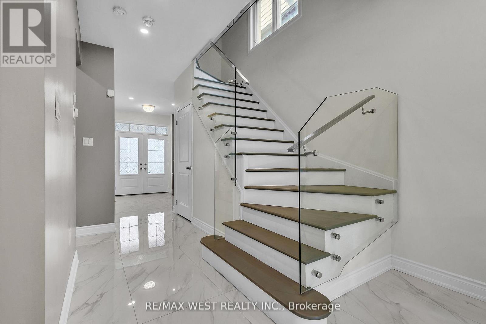 61 Zenith Avenue, Vaughan, Ontario L4H 4L1 - Photo 6 - N12592594