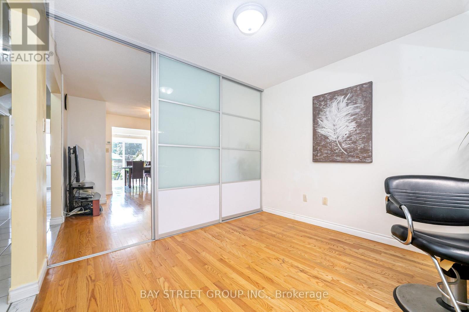 61 Mabley Crescent, Vaughan, Ontario L4J 2Z7 - Photo 6 - N12592586