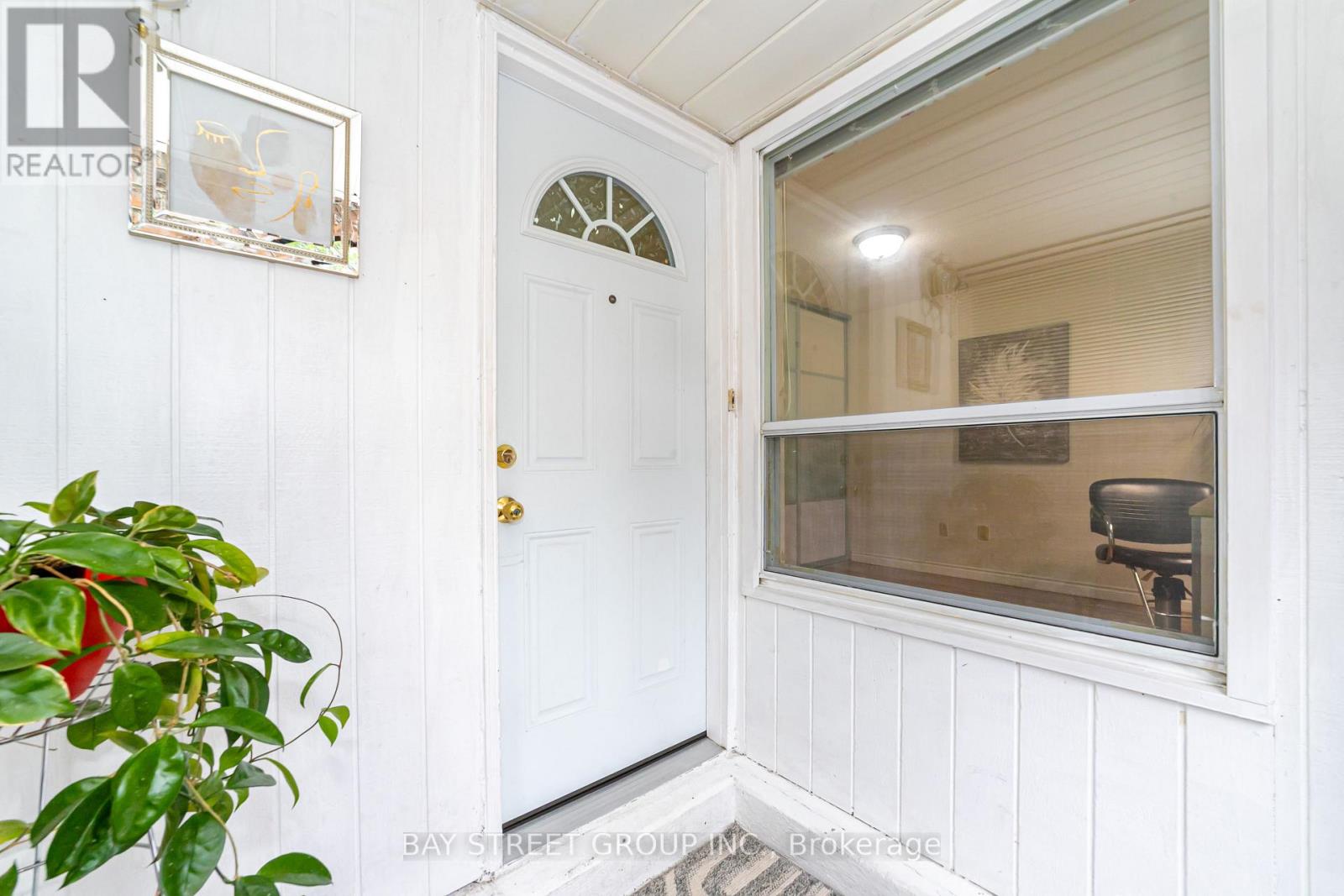 61 Mabley Crescent, Vaughan, Ontario L4J 2Z7 - Photo 3 - N12592586