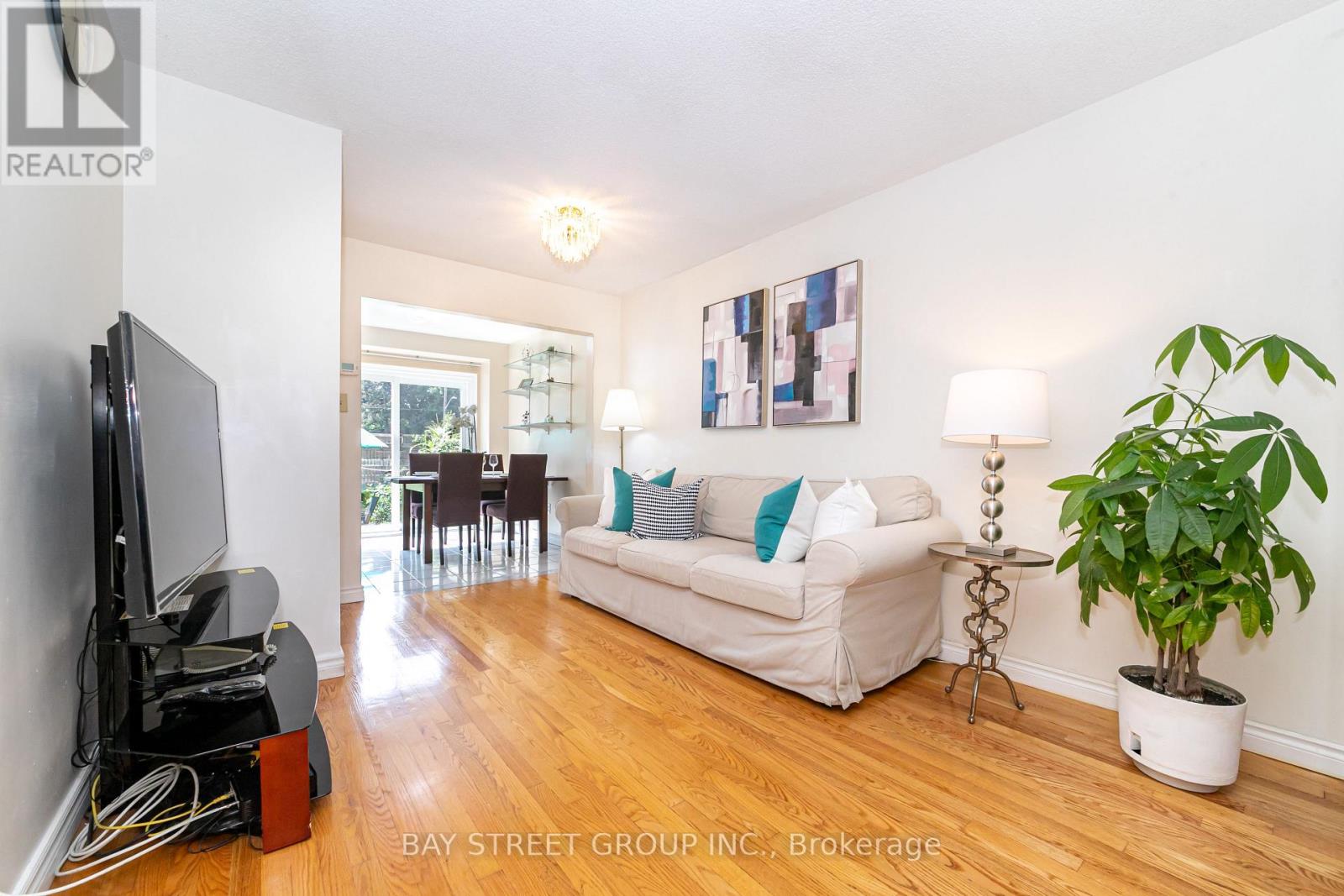 61 Mabley Crescent, Vaughan, Ontario L4J 2Z7 - Photo 7 - N12592586