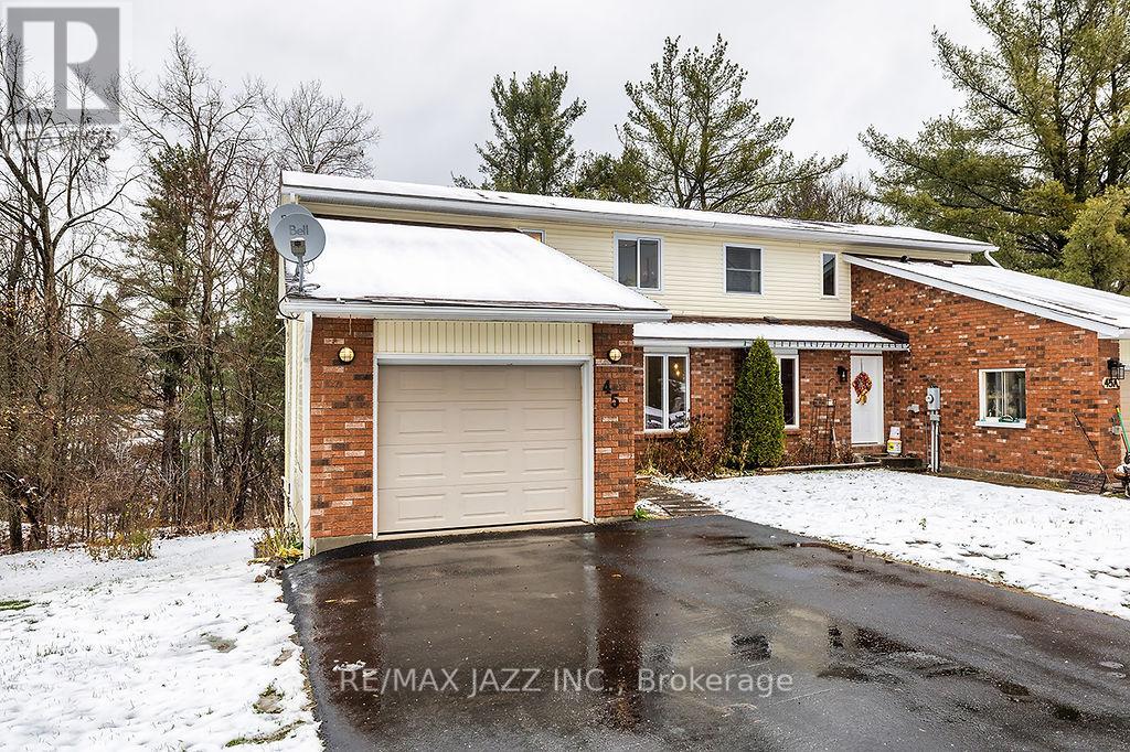 45 Milton Street, Bracebridge, Ontario  P1L 1G9 - Photo 2 - X12591796