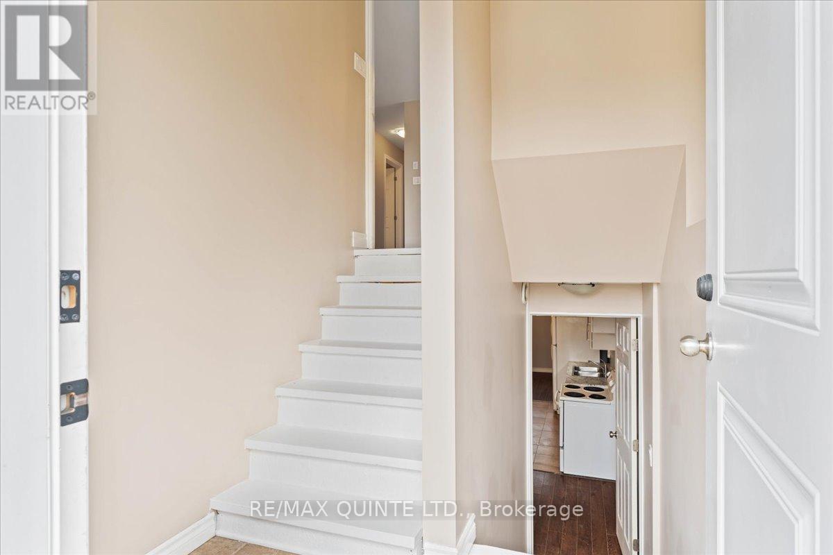 240 College Street E, Belleville, Ontario  K8N 2V9 - Photo 5 - X12592174