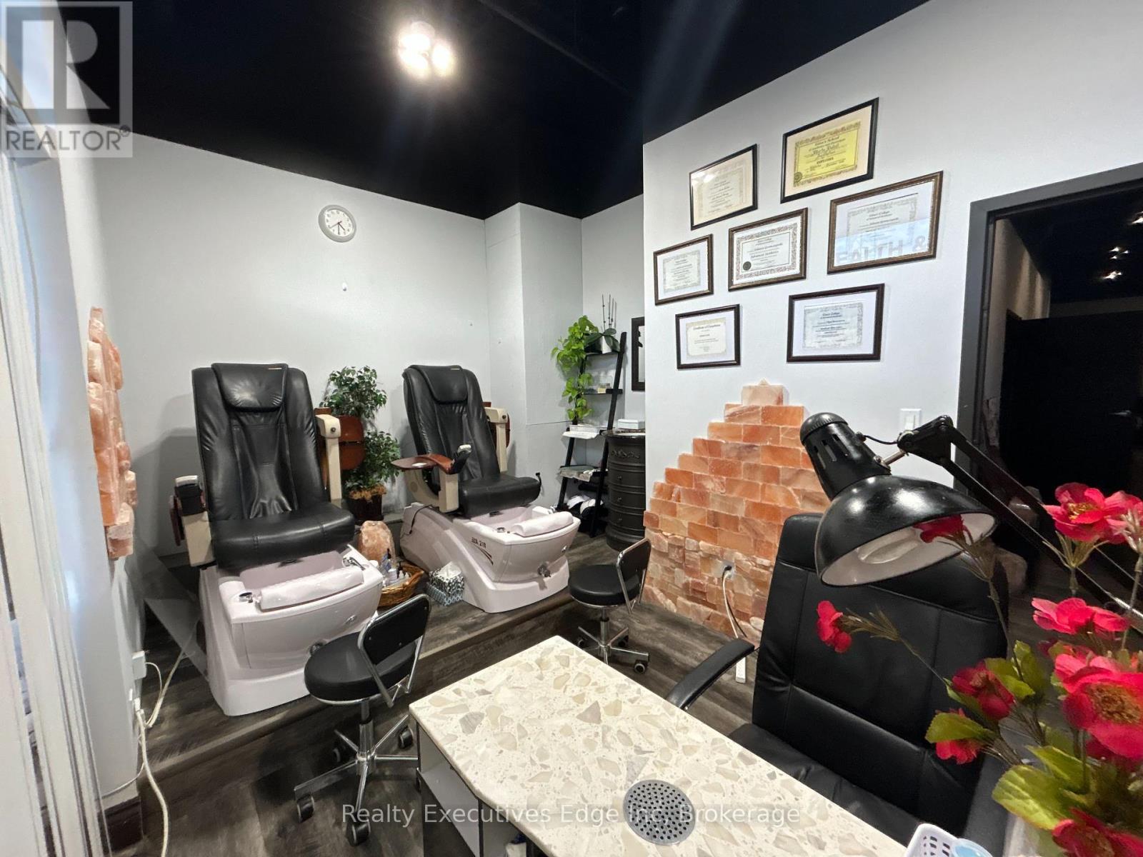 200A VICTORIA ROAD S, Guelph, Ontario