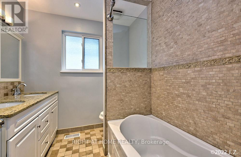 Upper - 320 Rathburn Road, Toronto, Ontario  M9B 2L8 - Photo 14 - W12591076