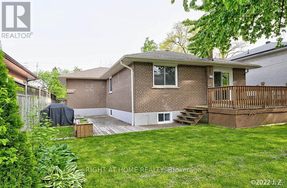 Upper - 320 Rathburn Road, Toronto, Ontario  M9B 2L8 - Photo 19 - W12591076