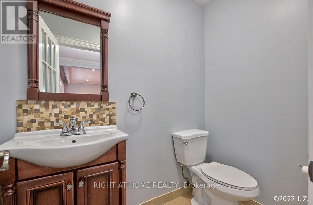 Upper - 320 Rathburn Road, Toronto, Ontario  M9B 2L8 - Photo 4 - W12591076