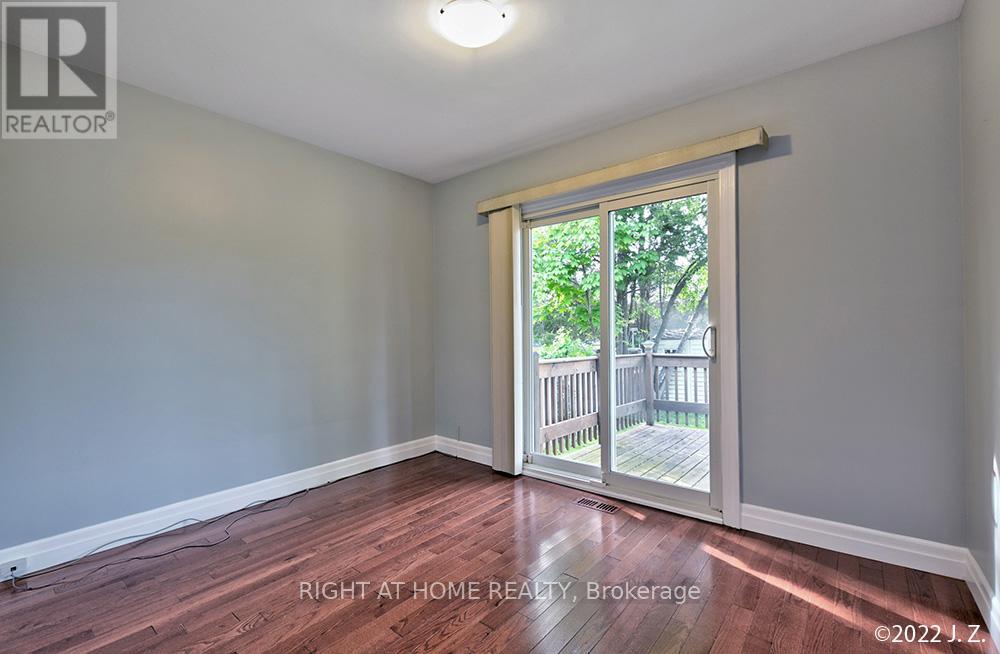 Upper - 320 Rathburn Road, Toronto, Ontario  M9B 2L8 - Photo 13 - W12591076