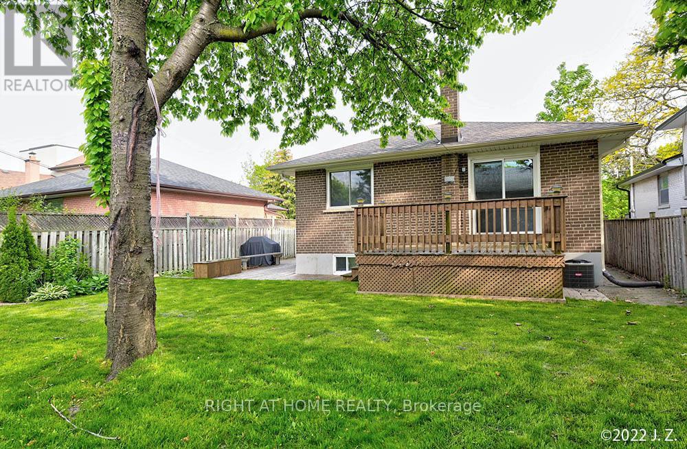 Upper - 320 Rathburn Road, Toronto, Ontario  M9B 2L8 - Photo 18 - W12591076