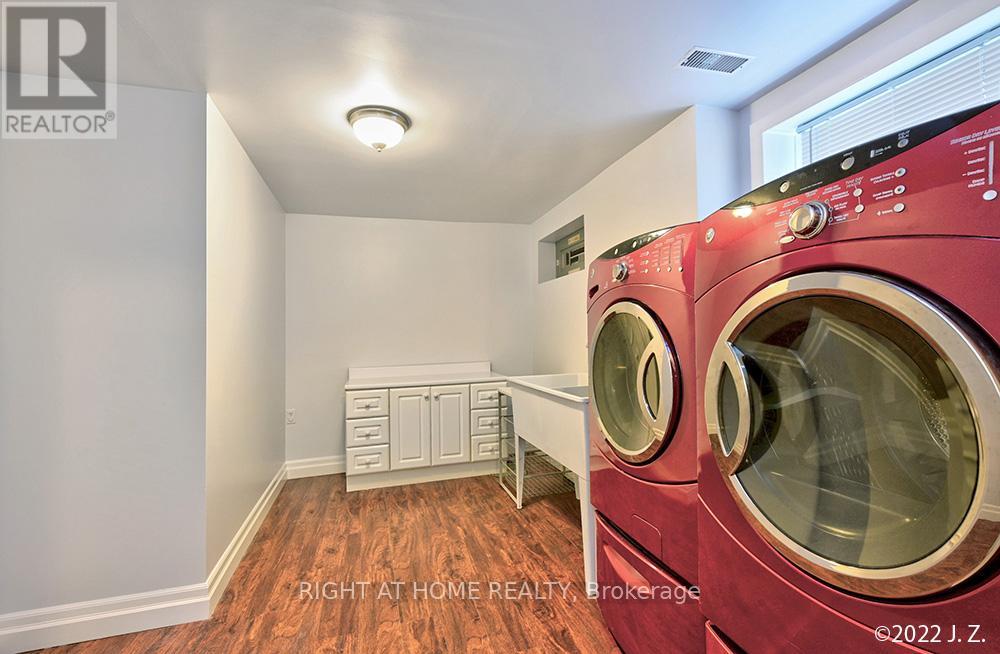 Upper - 320 Rathburn Road, Toronto, Ontario  M9B 2L8 - Photo 15 - W12591076