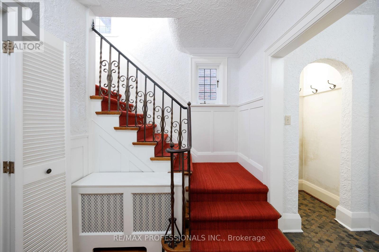 50 Wendover Road, Toronto, Ontario  M8X 2L3 - Photo 8 - W12590998