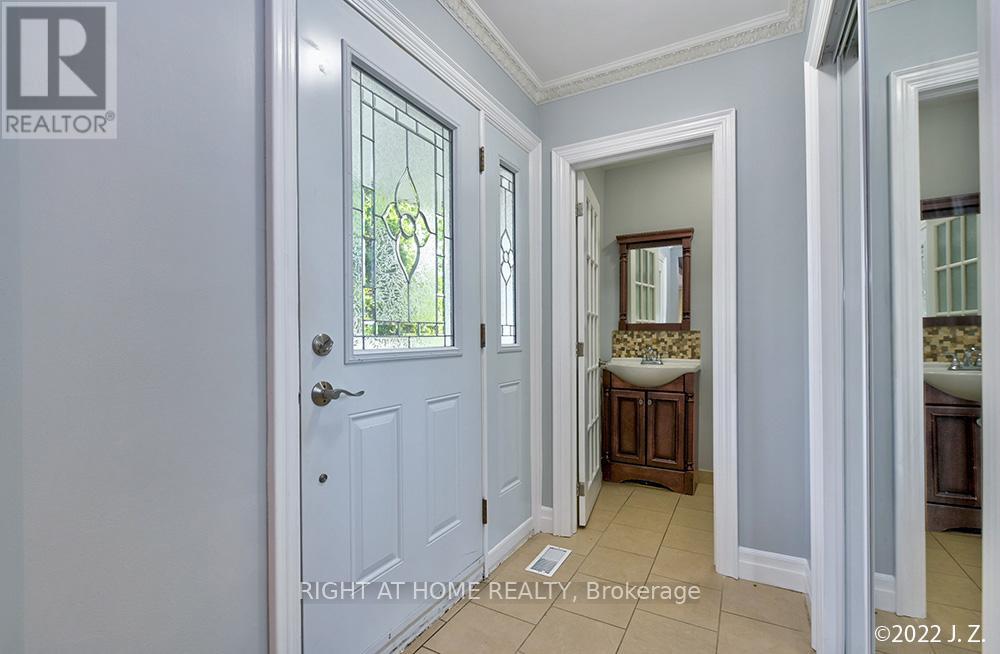 Upper - 320 Rathburn Road, Toronto, Ontario  M9B 2L8 - Photo 3 - W12591076