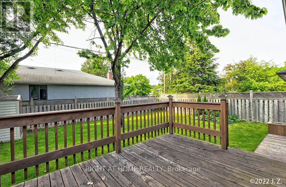 Upper - 320 Rathburn Road, Toronto, Ontario  M9B 2L8 - Photo 16 - W12591076