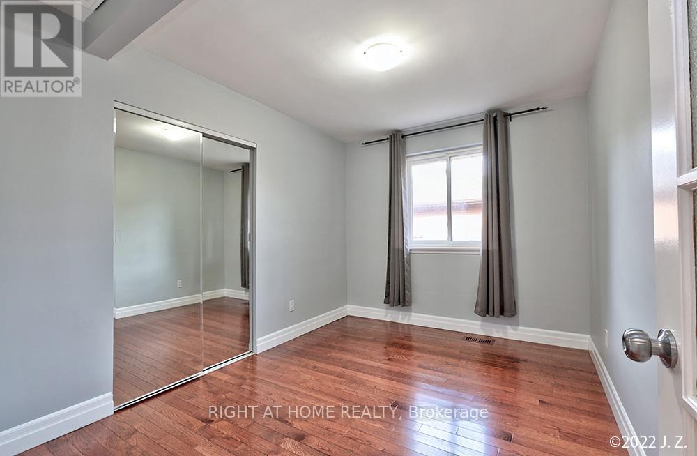 Upper - 320 Rathburn Road, Toronto, Ontario  M9B 2L8 - Photo 10 - W12591076