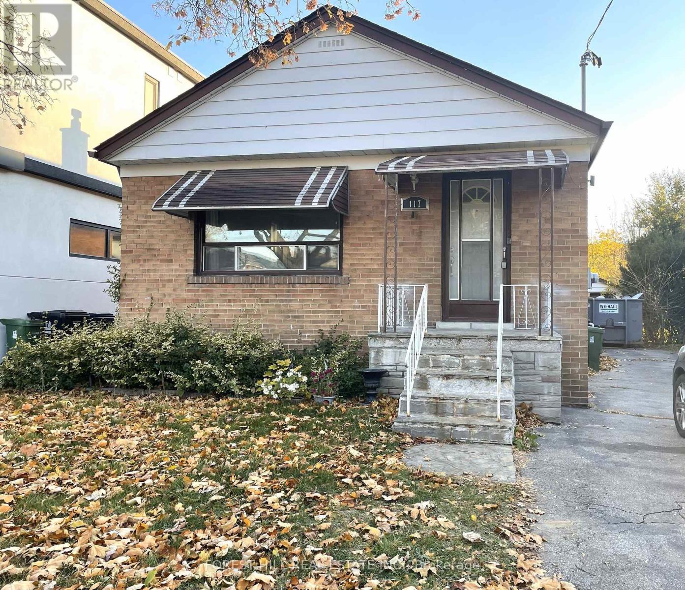 117 North Carson Street, Toronto, Ontario  M8W 4C7 - Photo 2 - W12591506