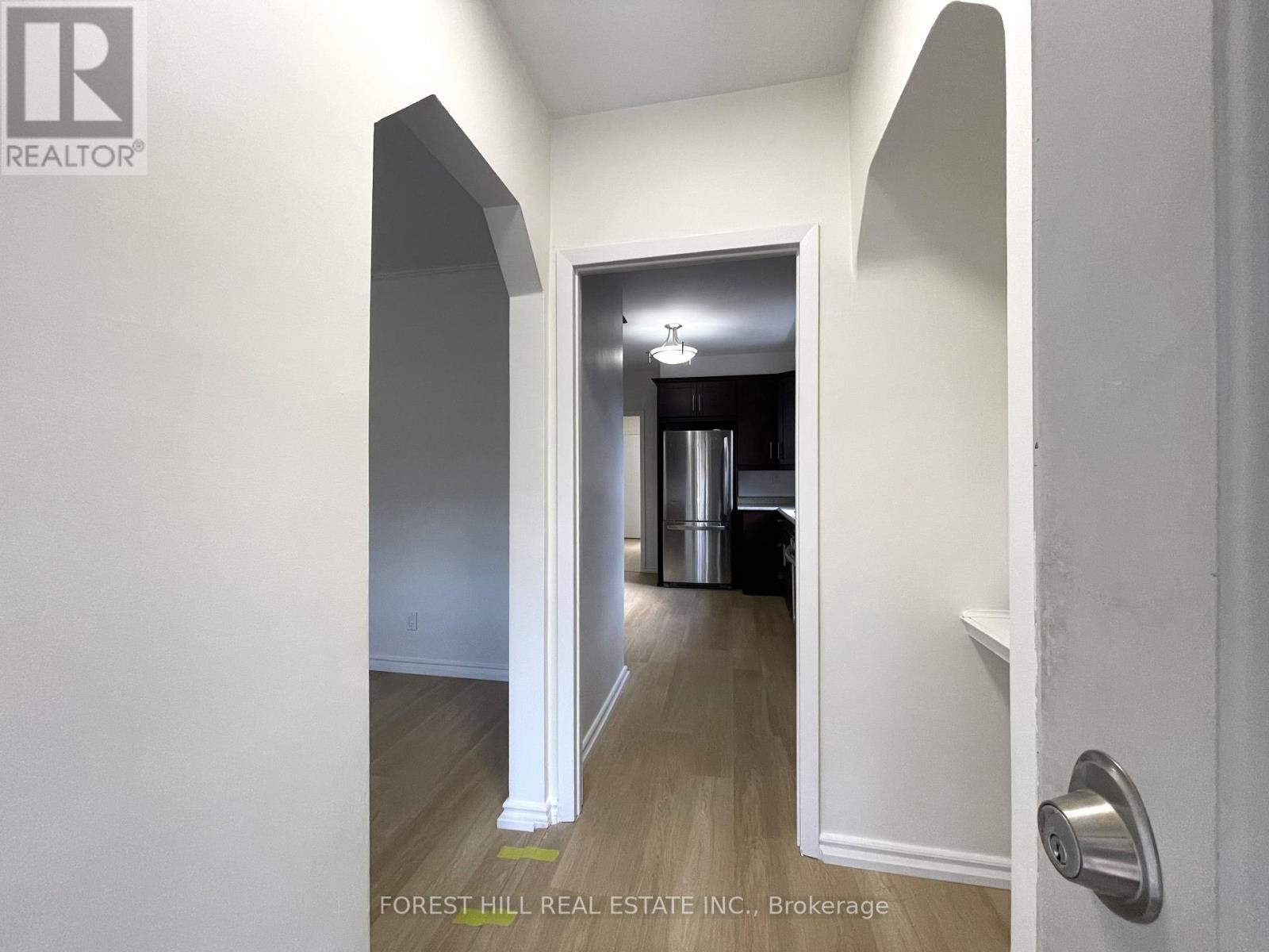 117 North Carson Street, Toronto, Ontario  M8W 4C7 - Photo 3 - W12591506