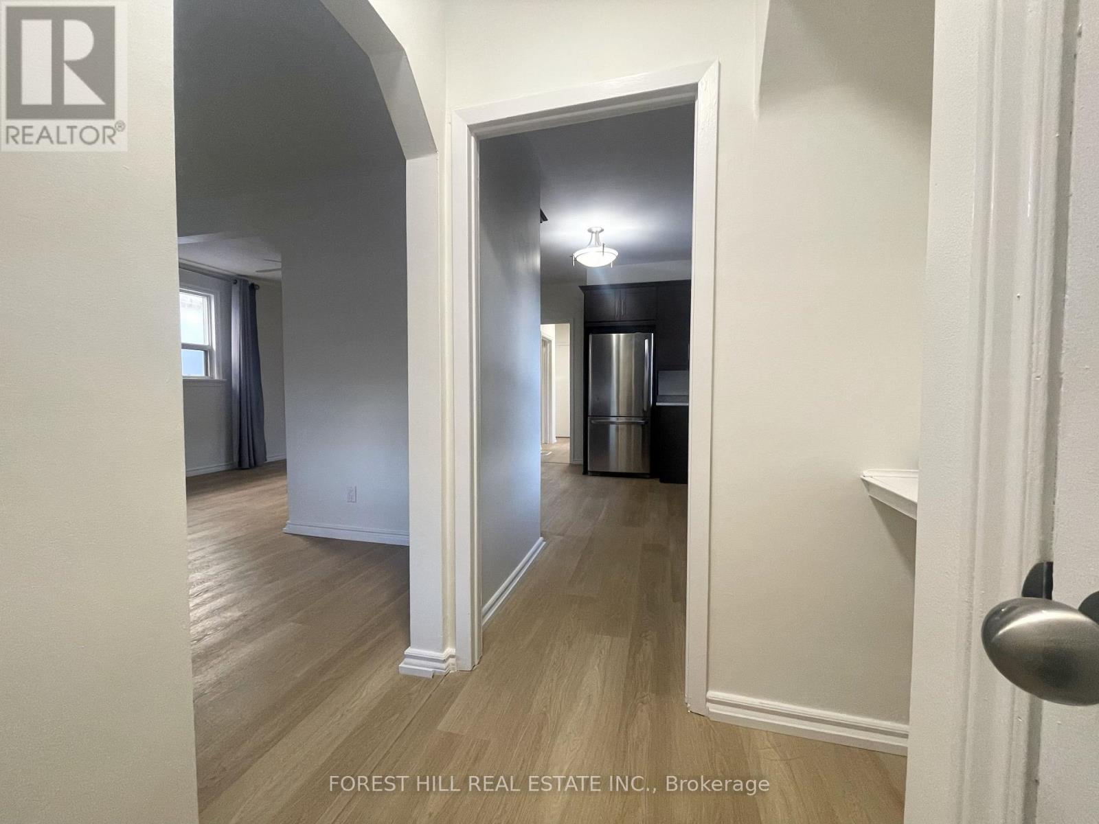 117 North Carson Street, Toronto, Ontario  M8W 4C7 - Photo 4 - W12591506