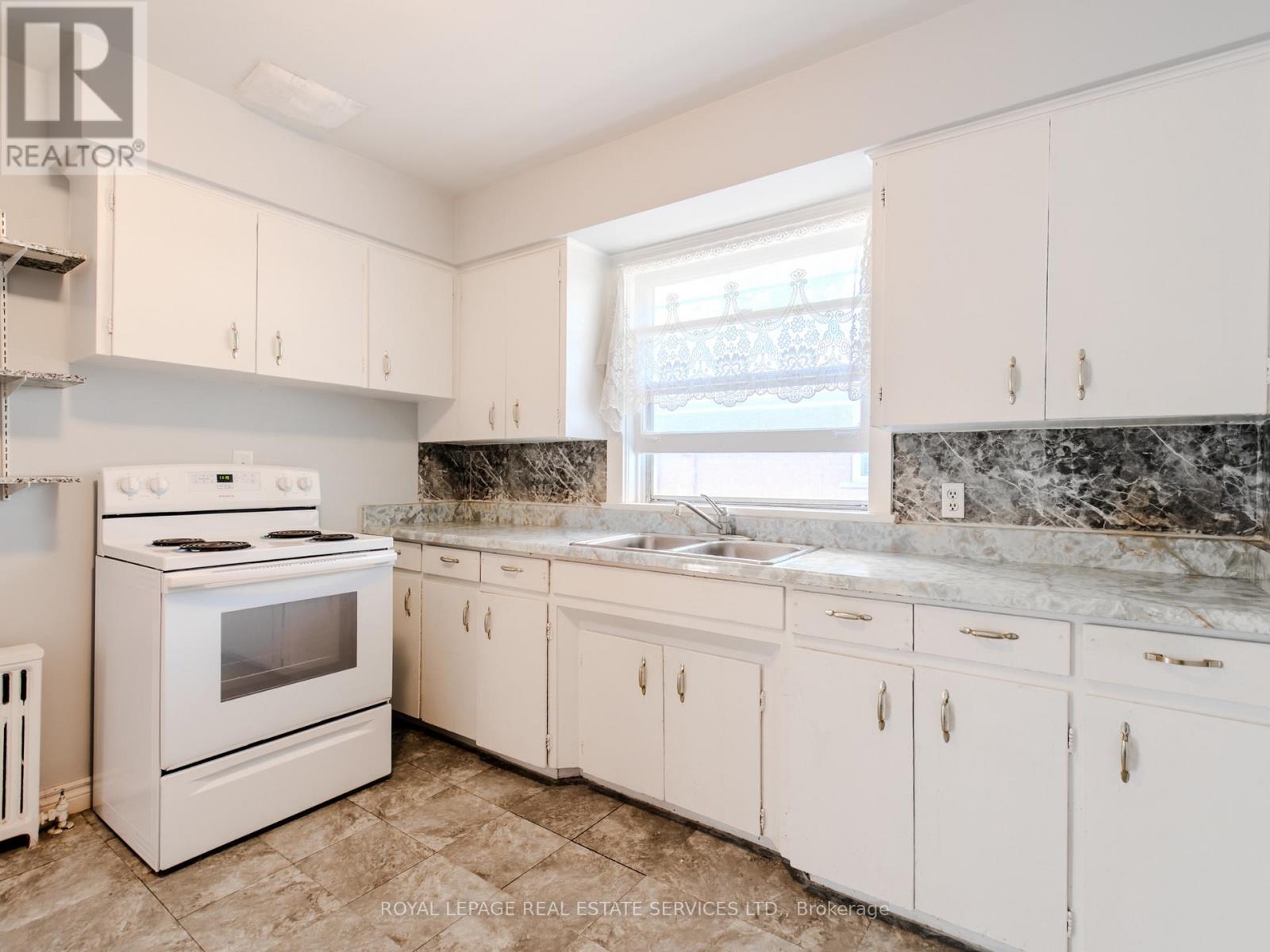 #2 - 20 Park Boulevard, Toronto, Ontario M8W 1G7 - Photo 16 - W12591082