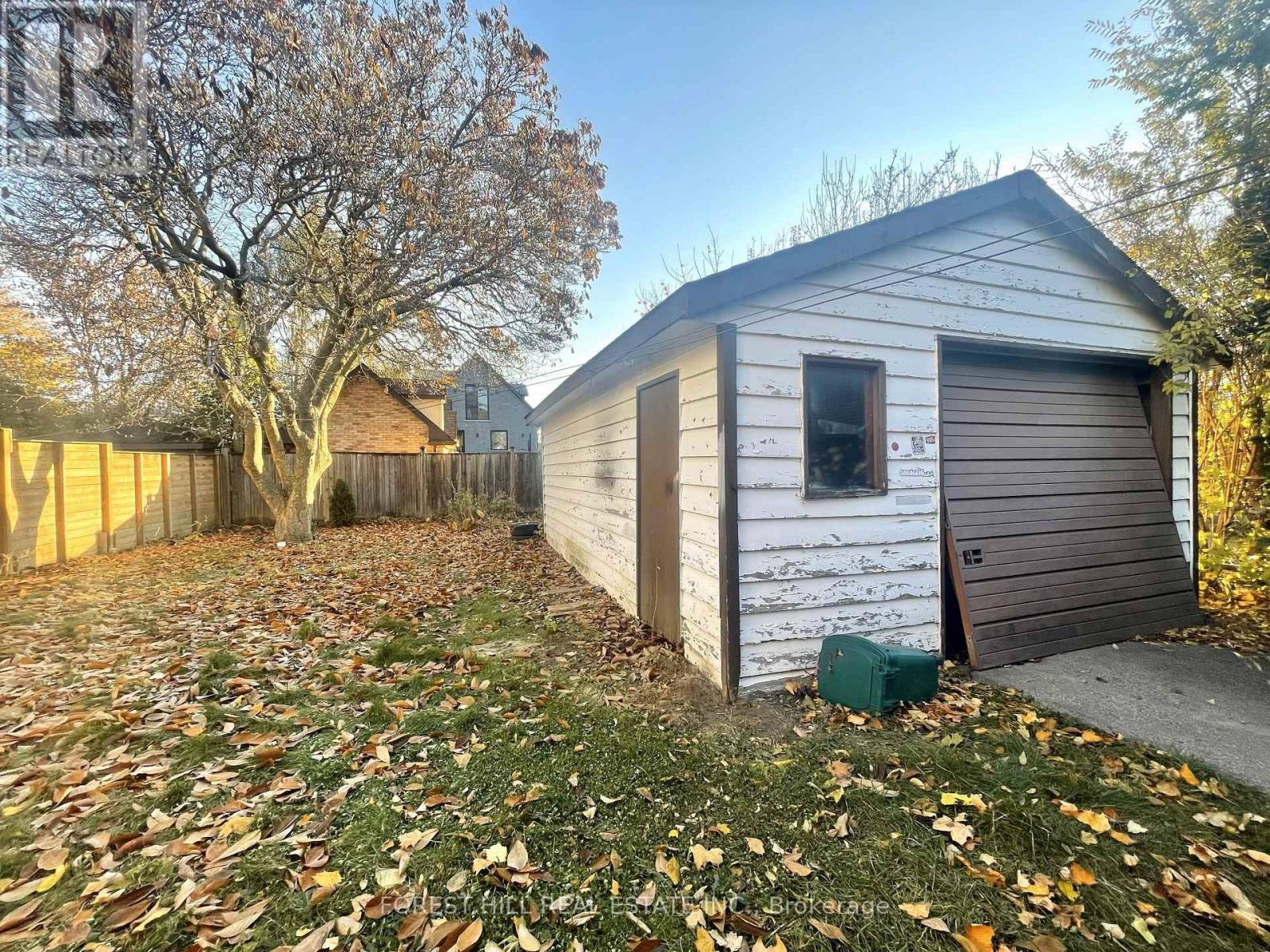 117 North Carson Street, Toronto, Ontario  M8W 4C7 - Photo 32 - W12591506