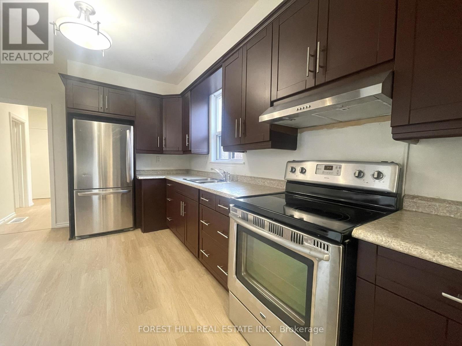 117 North Carson Street, Toronto, Ontario  M8W 4C7 - Photo 8 - W12591506