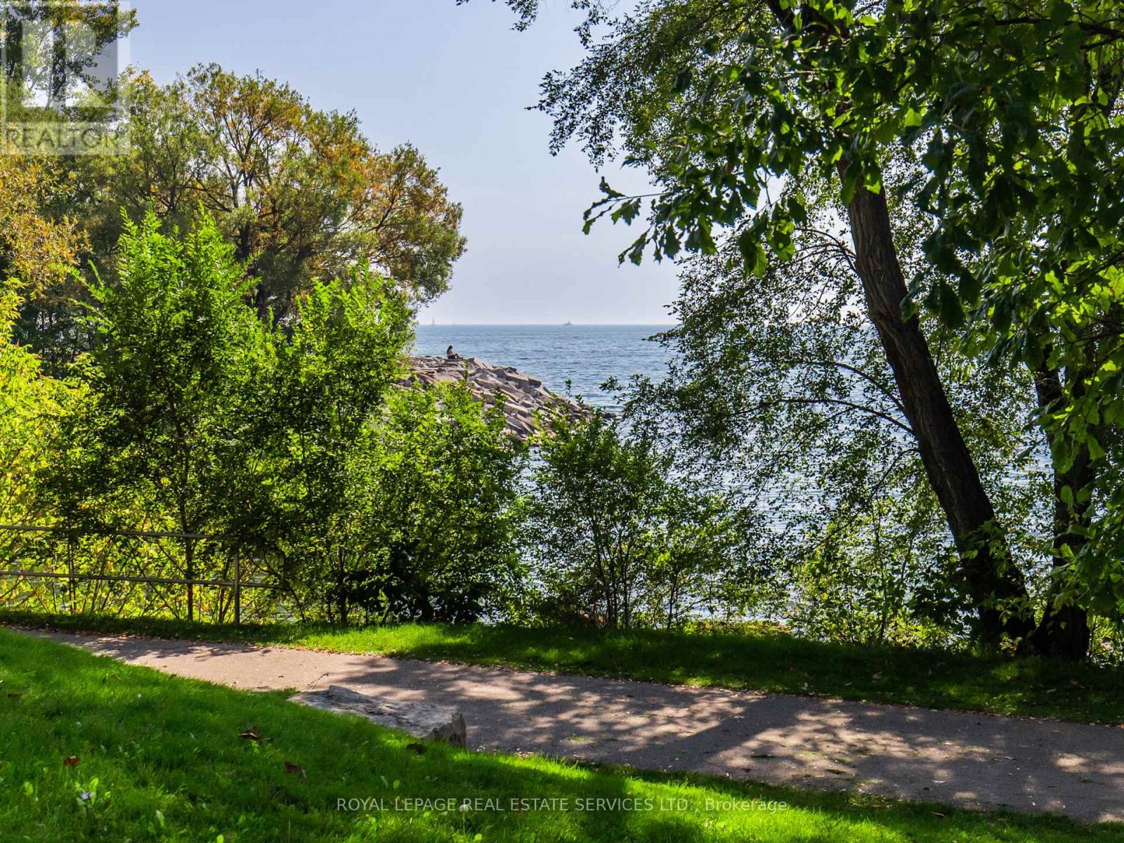 #2 - 20 Park Boulevard, Toronto, Ontario M8W 1G7 - Photo 35 - W12591082