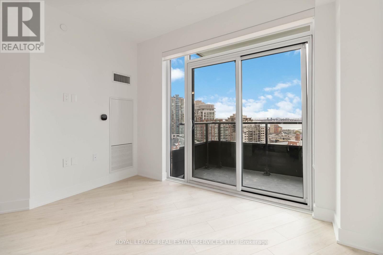 1109 - 2088 James Street, Burlington, Ontario L7R 0H2 - Photo 13 - W12591584